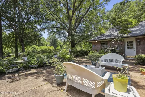 Exterior - 127 Winged Foot Cir, Jackson, MS 39211 photo 9 of 17