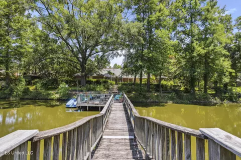 Exterior - 127 Winged Foot Cir, Jackson, MS 39211 photo 15 of 17