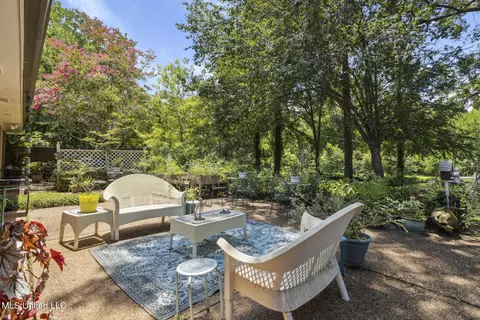 Exterior - 127 Winged Foot Cir, Jackson, MS 39211 photo 8 of 17