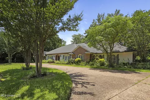 Exterior - 127 Winged Foot Cir, Jackson, MS 39211 photo 2 of 17