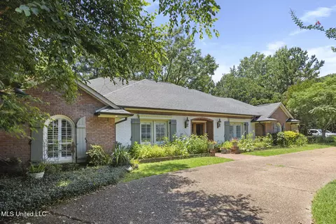 Exterior - 127 Winged Foot Cir, Jackson, MS 39211 photo 5 of 17