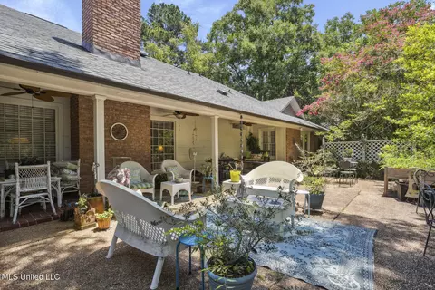 Exterior - 127 Winged Foot Cir, Jackson, MS 39211 photo 7 of 17