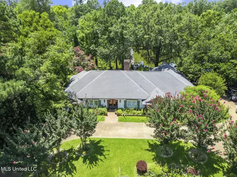 Exterior - 127 Winged Foot Cir, Jackson, MS 39211 photo 6 of 17