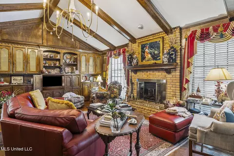 Living - 127 Winged Foot Cir, Jackson, MS 39211 photo 3 of 4