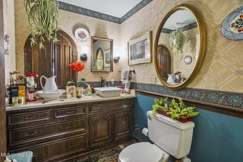 Bath - 127 Winged Foot Cir, Jackson, MS 39211 photo 1 of 6