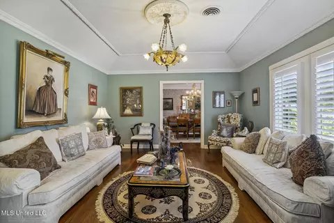 Living - 127 Winged Foot Cir, Jackson, MS 39211 photo 1 of 4