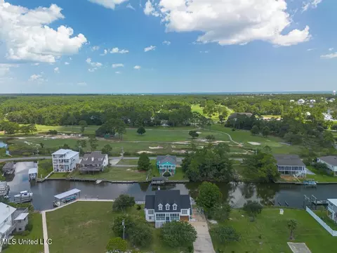 103 Locust Ln, Pass Christian, MS 39571