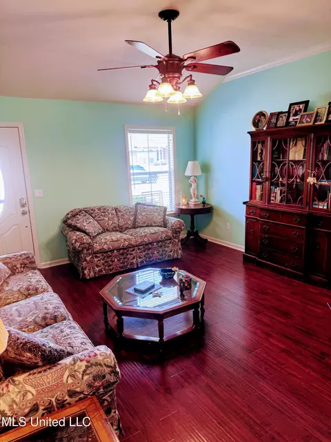 Living - 616 Shadowridge Dr, Brandon, MS 39047 photo 1 of 1