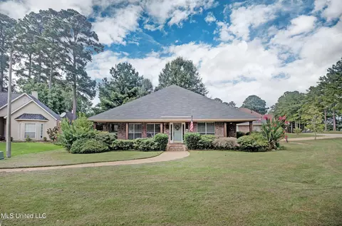 106 Bay Pointe Pl, Brandon, MS 39047