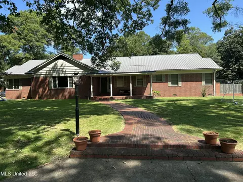 401 E Adams Ave, Greenwood, MS 38930