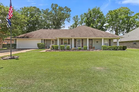 39 Lamplighter Rd, Pearl, MS 39208