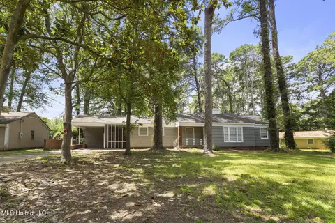 329 Pine Ridge Rd, Jackson, MS 39206 photo 1