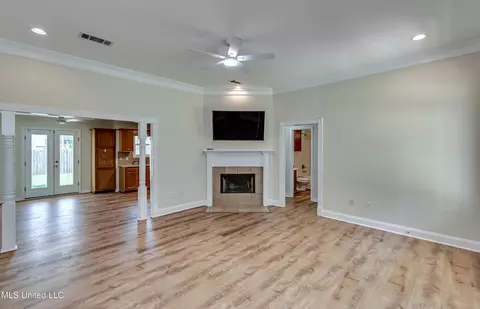Living - 625 Briars Bnd, Brandon, MS 39042 photo 2 of 5