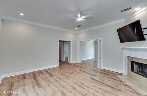 Living - 625 Briars Bnd, Brandon, MS 39042 photo 4 of 5