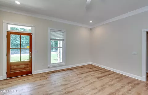 Living - 625 Briars Bnd, Brandon, MS 39042 photo 5 of 5
