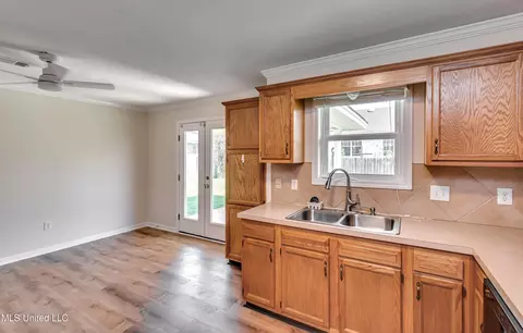 Kitchen - 625 Briars Bnd, Brandon, MS 39042 photo 5 of 7