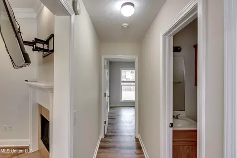 Entry Way - 625 Briars Bnd, Brandon, MS 39042 photo 2 of 2
