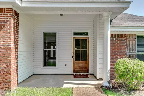 Exterior - 625 Briars Bnd, Brandon, MS 39042 photo 9 of 15