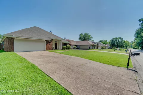 Exterior - 625 Briars Bnd, Brandon, MS 39042 photo 2 of 15