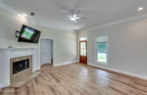 Living - 625 Briars Bnd, Brandon, MS 39042 photo 1 of 5