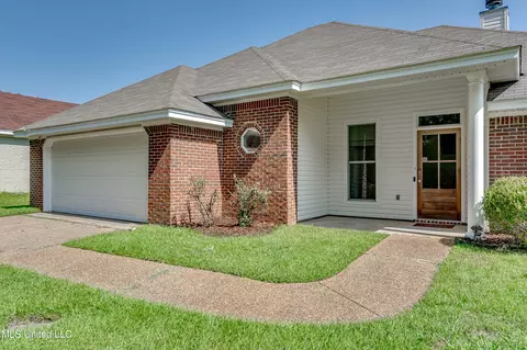 Exterior - 625 Briars Bnd, Brandon, MS 39042 photo 5 of 15