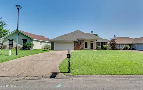 Exterior - 625 Briars Bnd, Brandon, MS 39042 photo 3 of 15