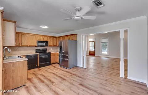 Kitchen - 625 Briars Bnd, Brandon, MS 39042 photo 1 of 7