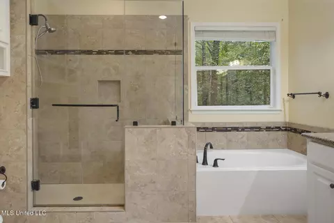 Bath - 1629 Kimbell Rd, Terry, MS 39170 photo 2 of 6