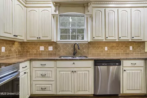 Kitchen - 1629 Kimbell Rd, Terry, MS 39170 photo 4 of 4