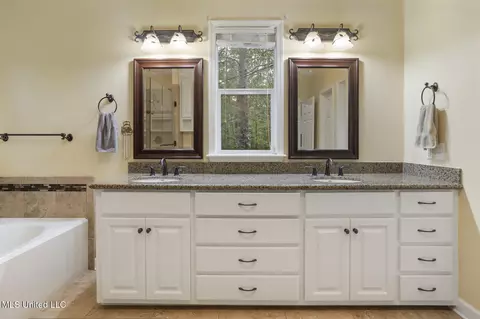 Bath - 1629 Kimbell Rd, Terry, MS 39170 photo 3 of 6