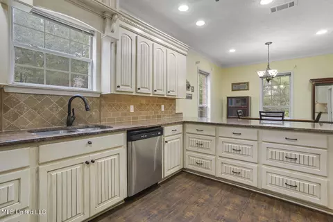 Kitchen - 1629 Kimbell Rd, Terry, MS 39170 photo 3 of 4