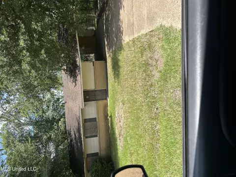 2955 Greenview Dr, Jackson, MS 39212