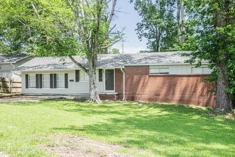 612 Heather Ln, Jackson, MS 39206 photo 1