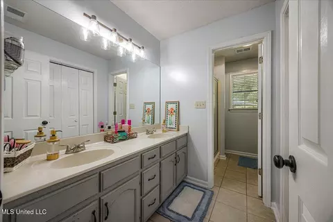 Bath - 2985 Nolan Rd, Olive Branch, MS 38654 photo 2 of 2