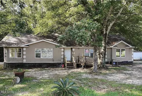 19619 Cardinal Cove Dr, Saucier, MS 39574