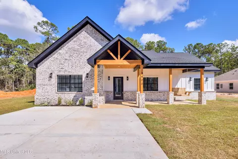 3423 Raintree Dr, Gautier, MS 39553