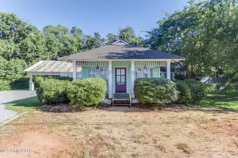 1250 Old Spanish Trail Trl, Bay Saint Louis, MS 39520