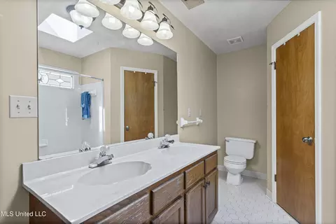 Bath - 6671 River Birch Rd, Walls, MS 38680 photo 1 of 2