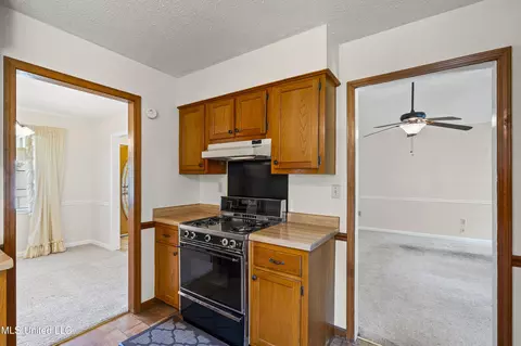 Kitchen - 6671 River Birch Rd, Walls, MS 38680 photo 2 of 2