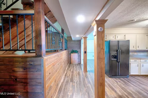 Entry Way - 3953 Standing Pine Rd, Carthage, MS 39051 photo 1 of 7