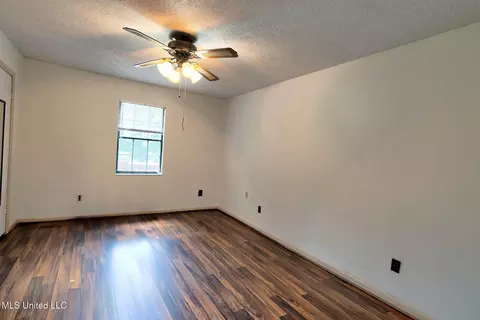 Bedroom - 3953 Standing Pine Rd, Carthage, MS 39051 photo 2 of 3