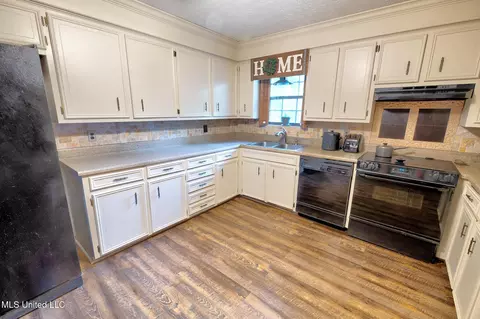 Kitchen - 3953 Standing Pine Rd, Carthage, MS 39051 photo 3 of 4