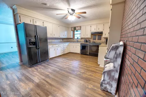 Kitchen - 3953 Standing Pine Rd, Carthage, MS 39051 photo 4 of 4