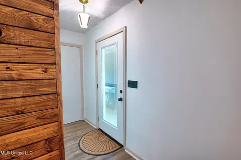 Entry Way - 3953 Standing Pine Rd, Carthage, MS 39051 photo 4 of 7