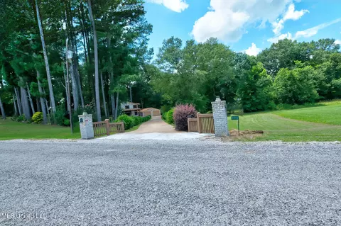 Exterior - 3953 Standing Pine Rd, Carthage, MS 39051 photo 9 of 11