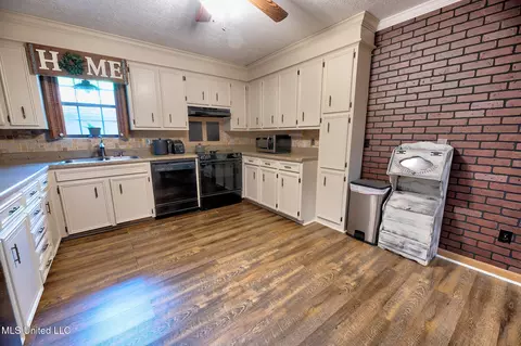 Kitchen - 3953 Standing Pine Rd, Carthage, MS 39051 photo 2 of 4