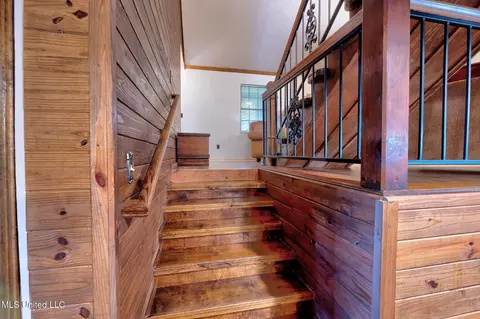 Entry Way - 3953 Standing Pine Rd, Carthage, MS 39051 photo 2 of 7