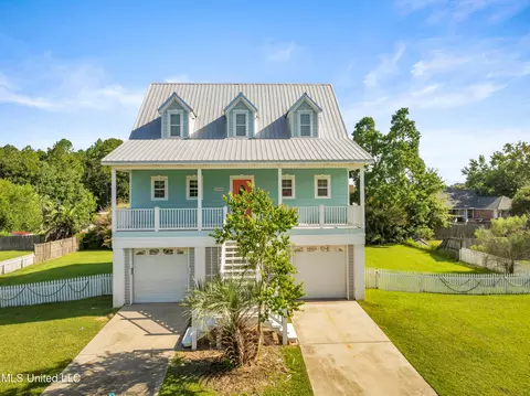 15008 Dismuke Dr, Biloxi, MS 39532