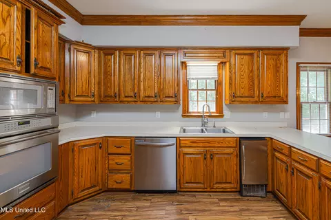 Kitchen - 100 Rolling Meadows Dr, Jackson, MS 39211 photo 2 of 4