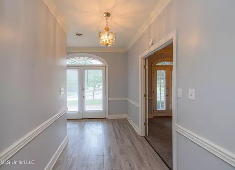 Entry Way - 100 Rolling Meadows Dr, Jackson, MS 39211 photo 1 of 3